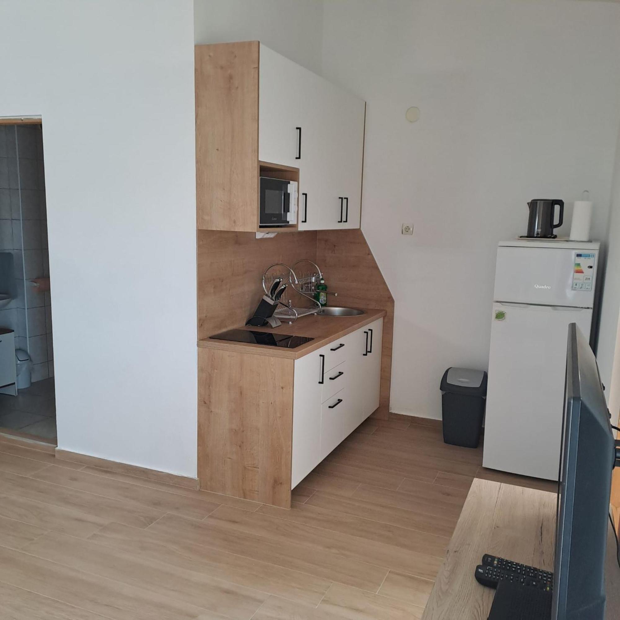 Apartments Cecilija Povljana Luaran gambar