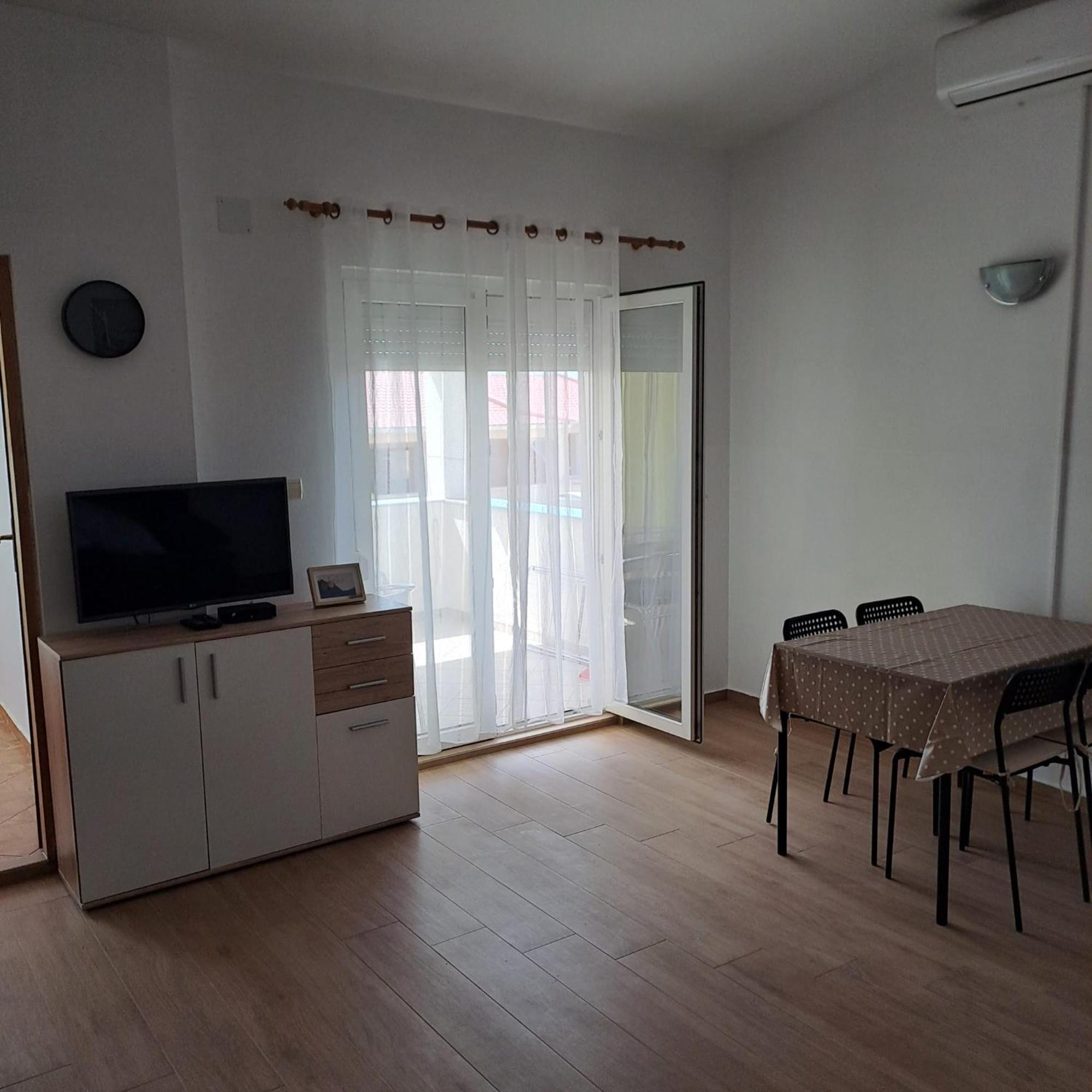 Apartments Cecilija Povljana Luaran gambar