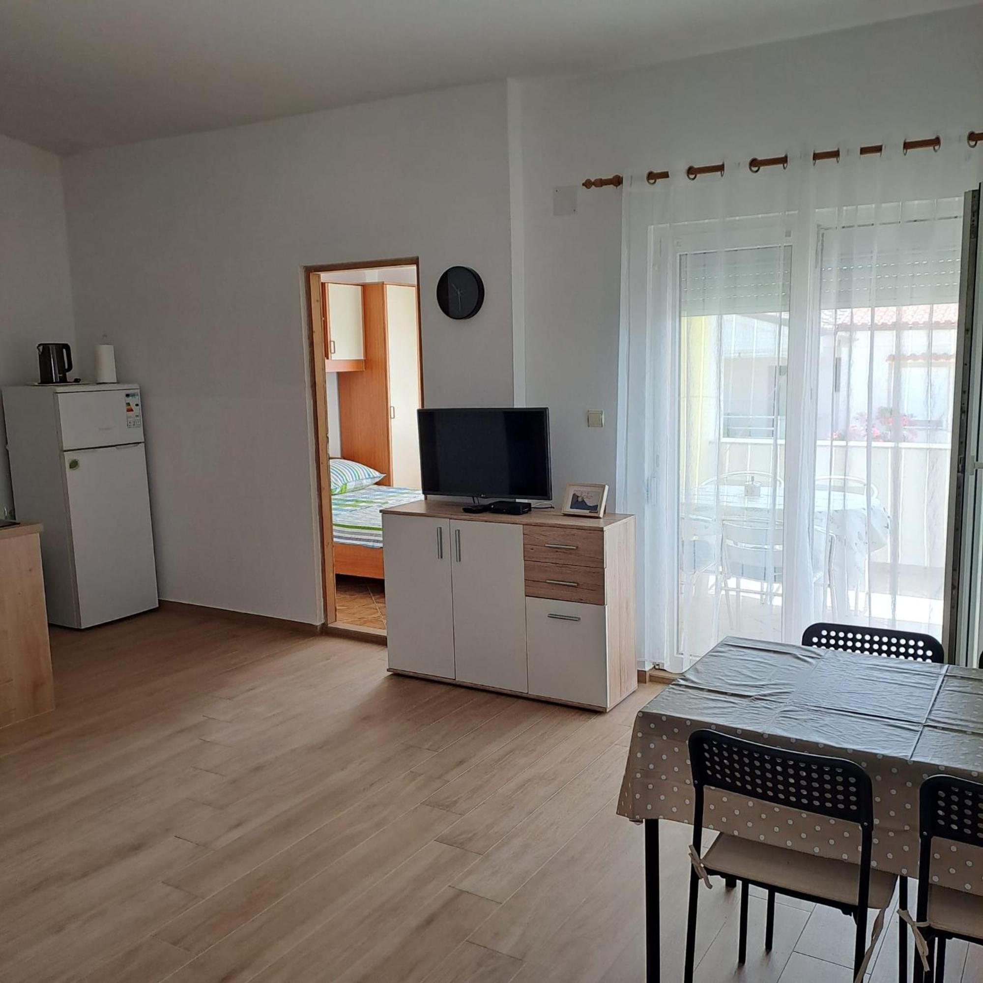 Apartments Cecilija Povljana Luaran gambar